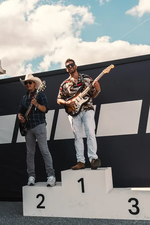 Jordan Miller with guitar at the US Grand Prix, Circuit of the Americas, 2023 (photo 6 of 16)